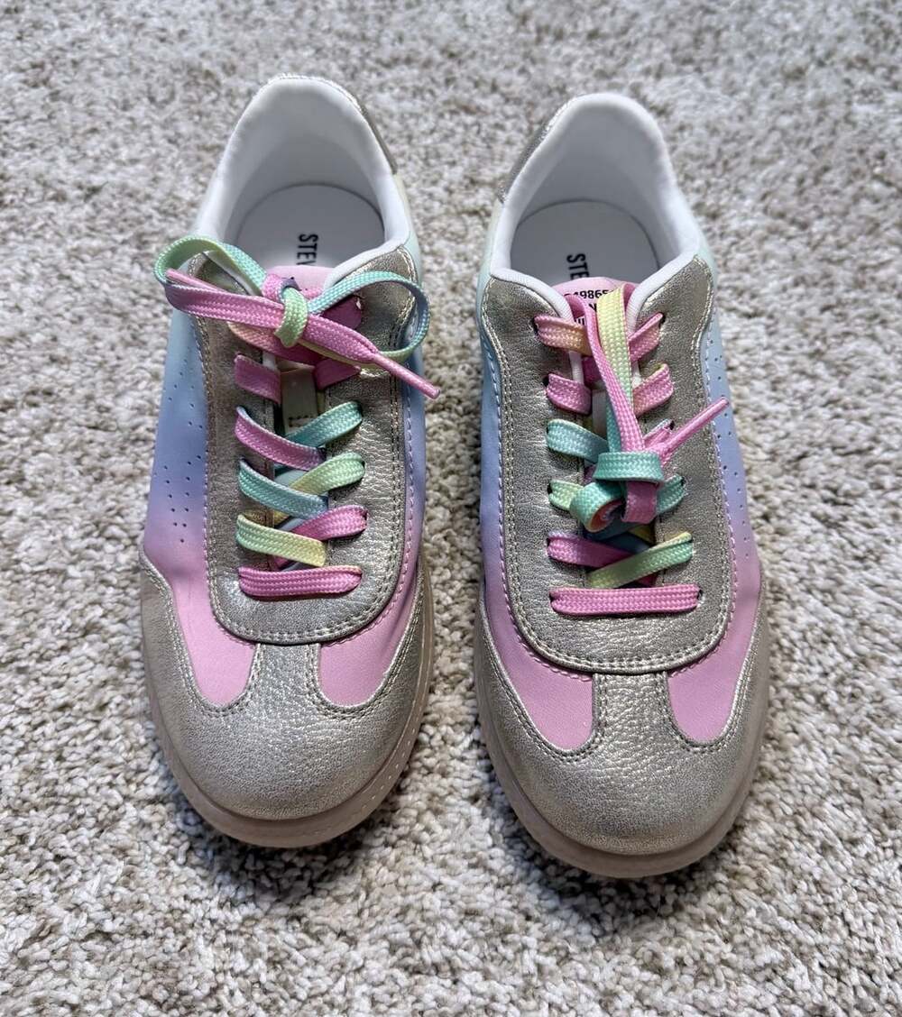 Steve Madden JQuad Sneakers Size 1 Iridescent Metallic Rainbow